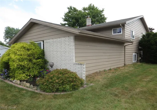 Photo 4 of Sale Pending at 5477 Dorothy Dr, North Olmsted, OH 44070 | MLS# 5229082 | Listing updated on 2026-08-19