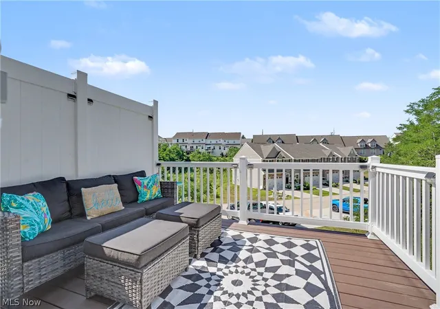 Listing Photo 5 - Condo for sale in building located at 7370 Hillshire Dr, Concord Township, OH 44077