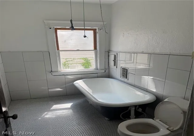 Listing Photo 2 - Condo for sale in building located at 920 Wheelock Rd, Cleveland, OH 44103 - Unit #