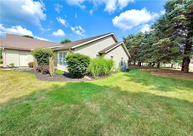Listing Photo 4 - Condo for sale in building located at 1012 Mdw Dr NW, Strasburg, OH 44680