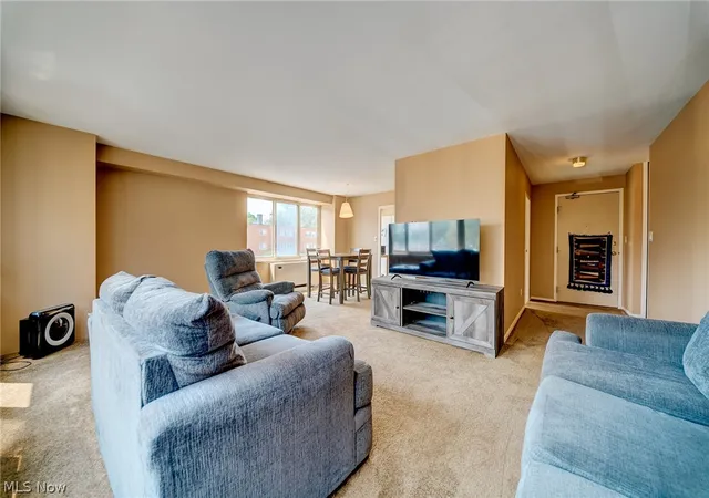 Photo 4 of Condo for sale at 12520 Edgewater Dr #210, Lakewood, OH 44107 | MLS# 5232466 | Listing updated on 2026-08-30