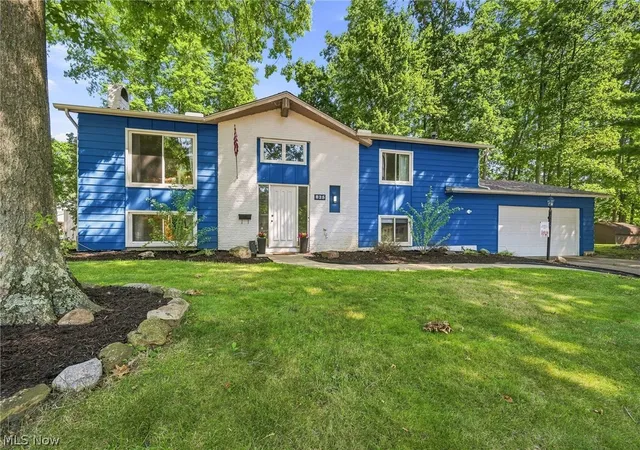 Photo 1 of Sale Pending at 825 Valley Dr, Amherst, OH 44001 | MLS# 5231551 | Listing updated on 2026-08-30