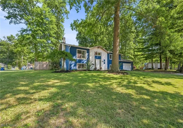 Photo 2 of Sale Pending at 825 Valley Dr, Amherst, OH 44001 | MLS# 5231551 | Listing updated on 2026-08-30