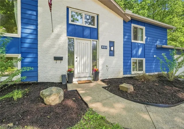 Photo 5 of Sale Pending at 825 Valley Dr, Amherst, OH 44001 | MLS# 5231551 | Listing updated on 2026-08-30
