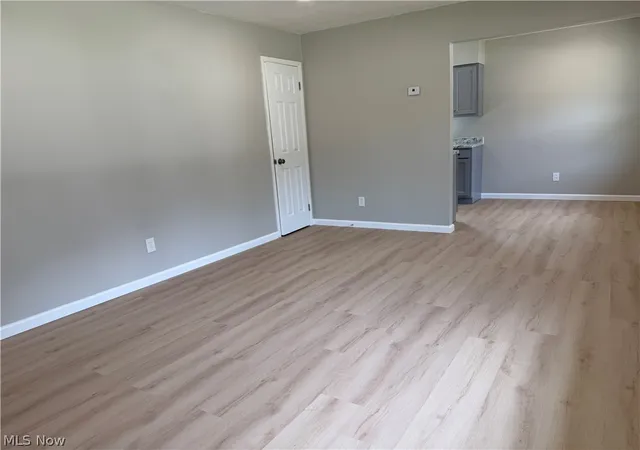 Photo 4 of Single family home for sale at 940 Oakwood Dr, Elyria, OH 44035 | MLS# 5232924 | Listing updated on 2026-08-31