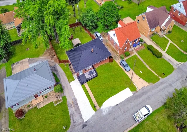 Photo 3 of Single family home for sale at 145 Pembroke Rd, Steubenville, OH 43953 | MLS# 5233138 | Listing updated on 2026-08-30