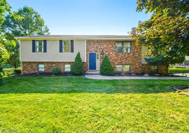 Photo 1 of Single family home for sale at 2190 Waterbury Dr, Uniontown, OH 44685 | MLS# 5234003 | Listing updated on 2026-08-30