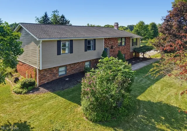 Photo 2 of Single family home for sale at 2190 Waterbury Dr, Uniontown, OH 44685 | MLS# 5234003 | Listing updated on 2026-08-30
