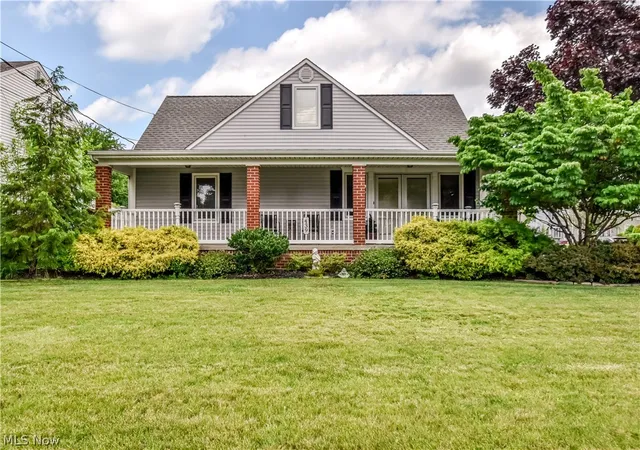 Photo 2 of Single family home for sale at 439 E 305th Street, Willowick, OH 44095 | MLS# 5234258 | Listing updated on 2026-10-05