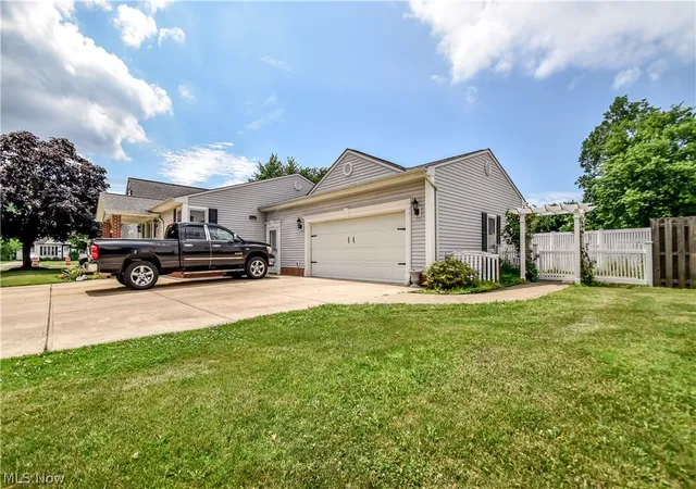 Photo 3 of Single family home for sale at 439 E 305th Street, Willowick, OH 44095 | MLS# 5234258 | Listing updated on 2026-10-05