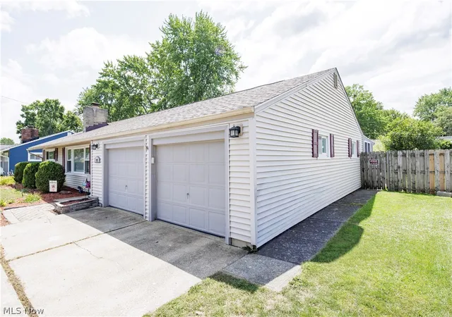 Photo 2 of Sale Pending at 395 Pattie Dr, Berea, OH 44017 | MLS# 5226454 | Listing updated on 2026-08-30