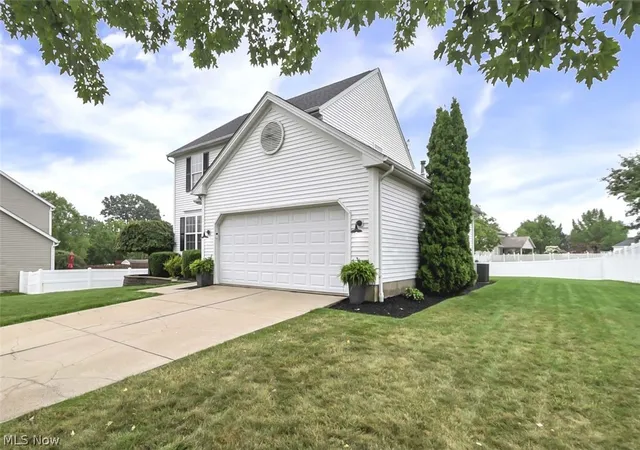 Photo 3 of Sale Pending at 4202 Western Reserve Dr, Brunswick, OH 44212 | MLS# 5235886 | Listing updated on 2026-08-30