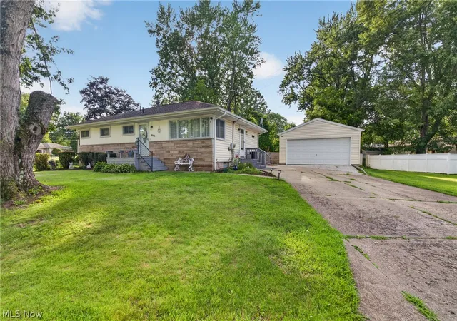 Photo 2 of Single family home for sale at 4385 Stoneybrook Dr Se, Warren, OH 44484 | MLS# 5236481 | Listing updated on 2026-08-30
