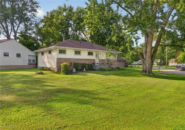 Photo 3 of Single family home for sale at 4385 Stoneybrook Dr Se, Warren, OH 44484 | MLS# 5236481 | Listing updated on 2026-08-30