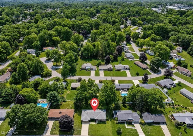 Photo 2 of Single family home for sale at 800 Woodview Dr Ne, Massillon, OH 44646 | MLS# 5236698 | Listing updated on 2026-08-30