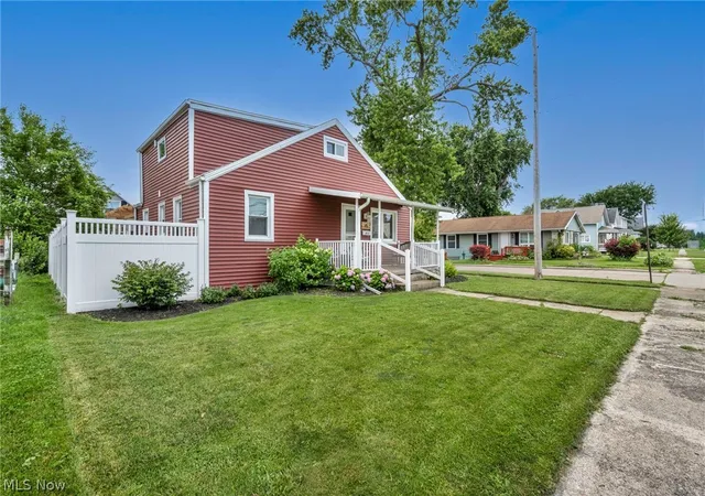 Photo 4 of Sale Pending at 902 E 2nd Street, Port Clinton, OH 43452 | MLS# 5236732 | Listing updated on 2026-08-31