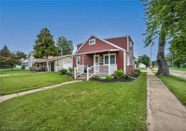 Photo 5 of Sale Pending at 902 E 2nd Street, Port Clinton, OH 43452 | MLS# 5236732 | Listing updated on 2026-08-31