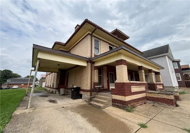 Photo 1 of Multi family home for sale at 821 Market St, Zanesville, OH 43701 | MLS# 5236934 | Listing updated on 2026-08-30