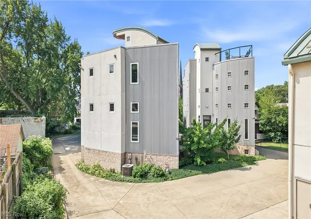 Listing Photo 3 - Condo for sale in building located at 1140 Auburn Ave, Cleveland, OH 44113
