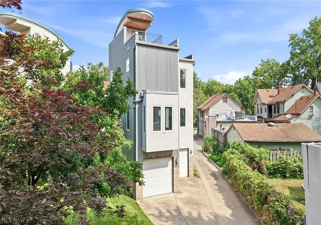 Listing Photo 5 - Condo for sale in building located at 1140 Auburn Ave, Cleveland, OH 44113