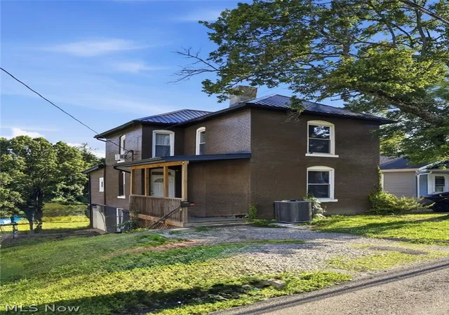 Photo 1 of Single family home for sale at 1554 Wheeling Ave, Zanesville, OH 43701 | MLS# 5237396 | Listing updated on 2026-10-02