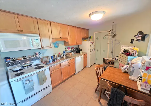 Photo 3 of Condo for sale at 9630 Cove Dr, North Royalton, OH 44133 | MLS# 5237829 | Listing updated on 2026-10-06