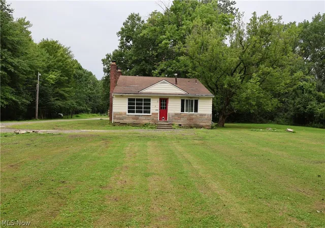 Photo 2 of Single family home for sale at 2938 Som Ctr Rd, Willoughby, OH 44094 | MLS# 5235520 | Listing updated on 2026-08-30