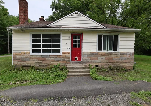 Photo 3 of Single family home for sale at 2938 Som Ctr Rd, Willoughby, OH 44094 | MLS# 5235520 | Listing updated on 2026-08-30