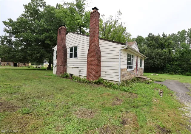 Photo 4 of Single family home for sale at 2938 Som Ctr Rd, Willoughby, OH 44094 | MLS# 5235520 | Listing updated on 2026-08-30