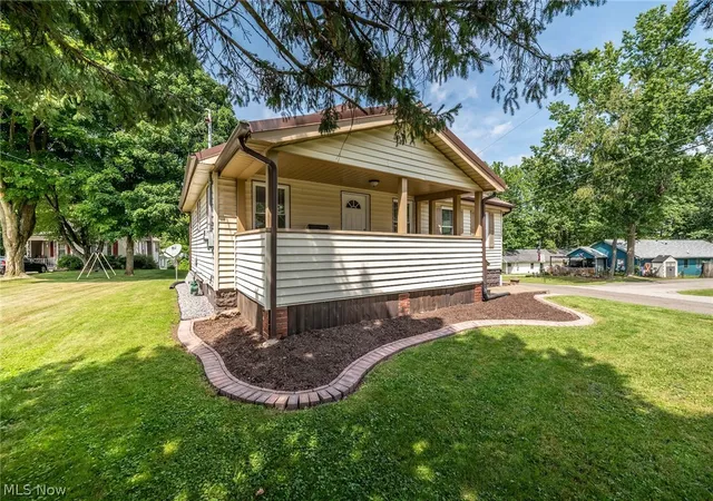 Photo 2 of Single family home for sale at 3804 Eigen St, Youngstown, OH 44515 | MLS# 5238337 | Listing updated on 2026-08-30