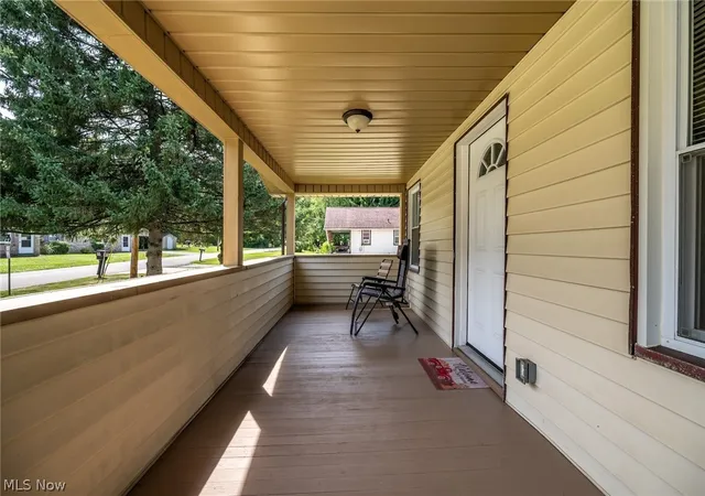 Photo 3 of Single family home for sale at 3804 Eigen St, Youngstown, OH 44515 | MLS# 5238337 | Listing updated on 2026-09-29