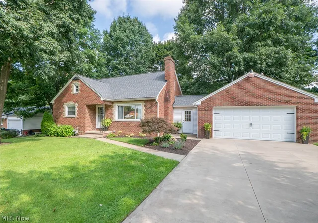 Photo 1 of Sale Pending at 1215 Easton St Ne, Canton, OH 44721 | MLS# 5237954 | Listing updated on 2026-08-30