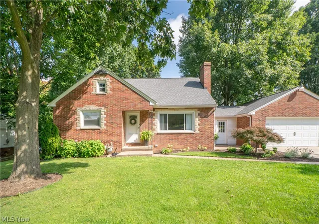 Photo 2 of Sale Pending at 1215 Easton St Ne, Canton, OH 44721 | MLS# 5237954 | Listing updated on 2026-08-30