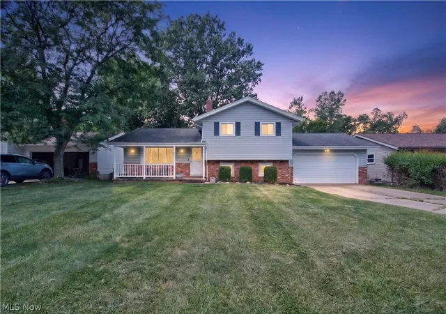 Photo 2 of Sale Pending at 1124 Blueberry Hill Dr, Brunswick, OH 44212 | MLS# 5235937 | Listing updated on 2026-08-30