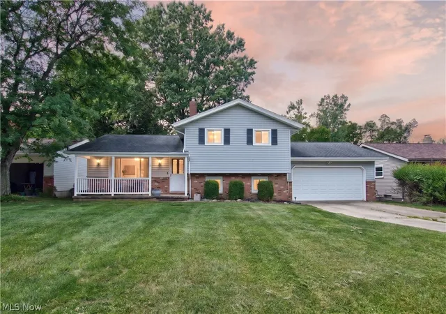 Photo 4 of Sale Pending at 1124 Blueberry Hill Dr, Brunswick, OH 44212 | MLS# 5235937 | Listing updated on 2026-08-30