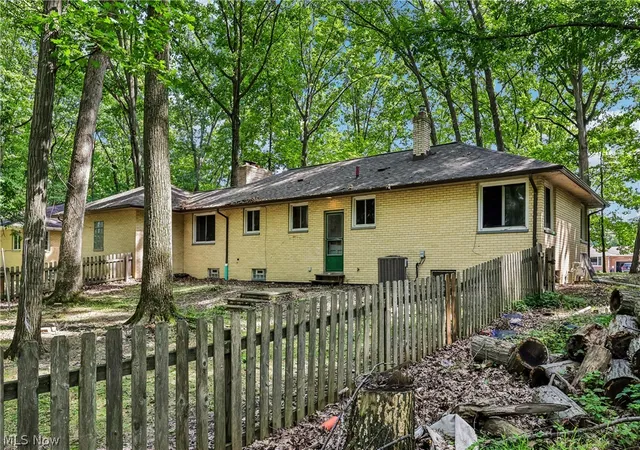 Photo 2 of Sale Pending at 2394 Dentzler Rd, Parma, OH 44134 | MLS# 5239033 | Listing updated on 2026-08-31