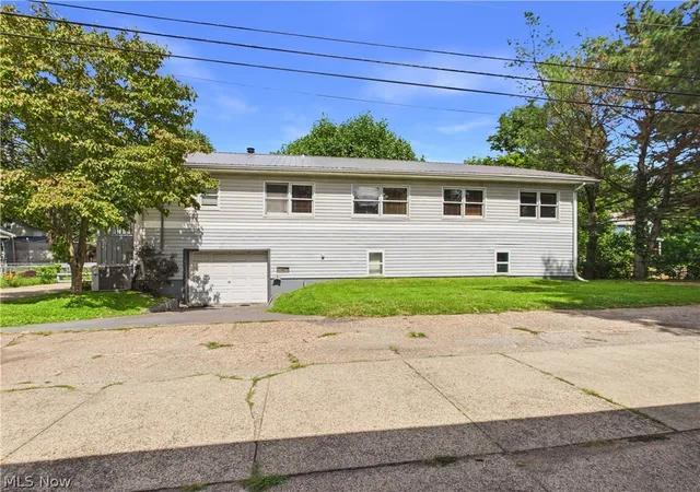 1st image of 712 Marietta Ln, Marietta, OH 45750 | MLS# 5239864