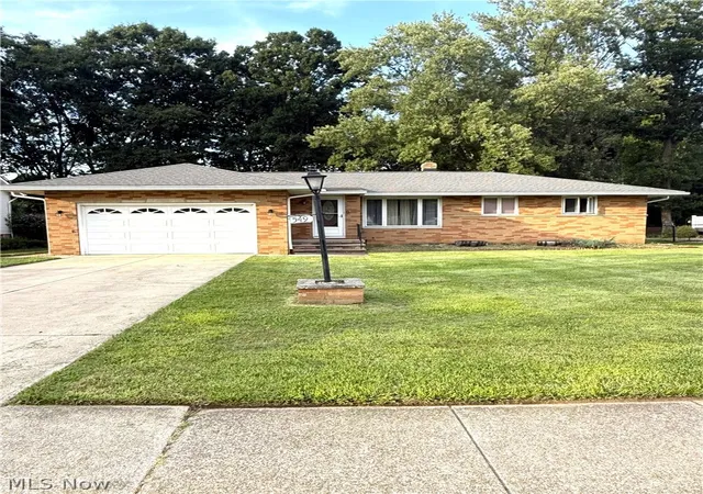 Photo 1 of Sale Pending at 549 N Skyline Dr, Seven Hills, OH 44131 | MLS# 5239714 | Listing updated on 2026-08-31