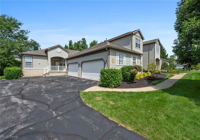 Listing Photo 4 - Condo for sale in building located at 7390 Forest Cvs Ln, Northfield, OH 44067 - Unit #A