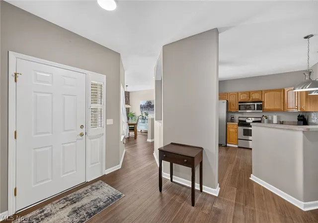 Listing Photo 5 - Condo for sale in building located at 7390 Forest Cvs Ln, Northfield, OH 44067 - Unit #A