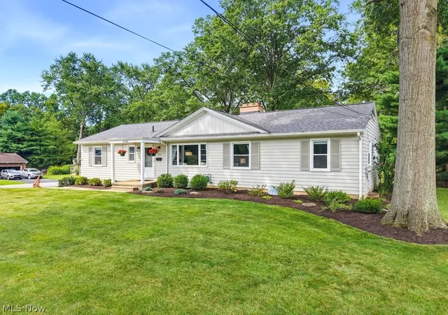 Photo 3 of Sale Pending at 3104 Englewood Dr, Silver Lake, OH 44224 | MLS# 5237628 | Listing updated on 2026-08-30