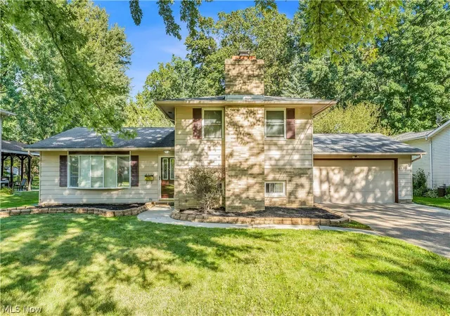 Photo 2 of Single family home for sale at 6033 Harrison St, Mentor, OH 44060 | MLS# 5240444 | Listing updated on 2026-09-25