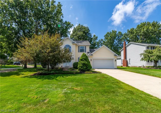 Photo 3 of Single family home for sale at 6854 Chablis Ct, Mentor, OH 44060 | MLS# 5239320 | Listing updated on 2026-08-30