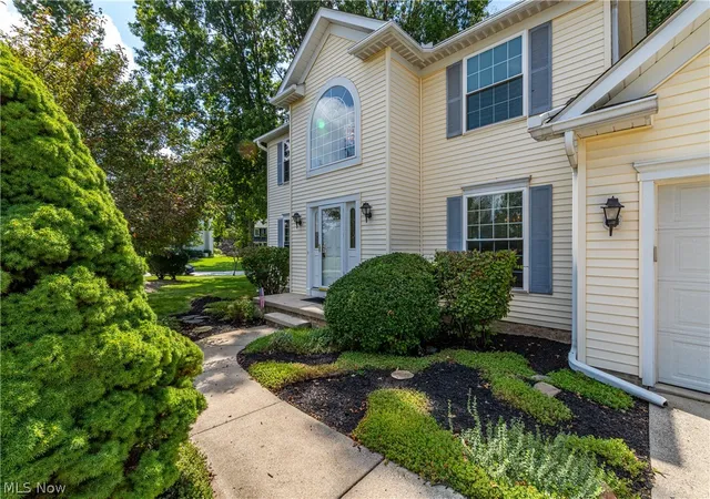 Photo 3 of Single family home for sale at 6854 Chablis Ct, Mentor, OH 44060 | MLS# 5239320 | Listing updated on 2026-08-30