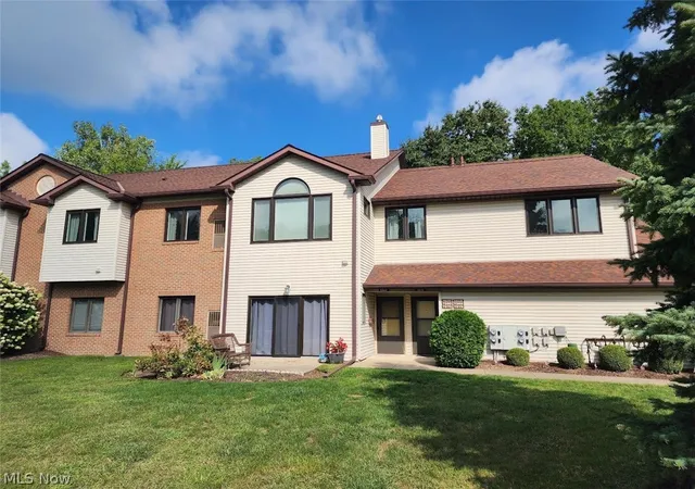 Photo 2 of Condo for sale at 7270 Village Dr, Concord Twp, OH 44060 | MLS# 5240128 | Listing updated on 2026-08-30
