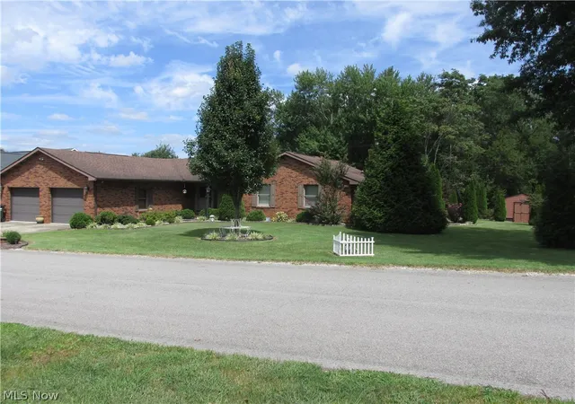 Photo 2 of Single family home for sale at 125 Bryan Dr, St Marys, WV 26170 | MLS# 5240834 | Listing updated on 2026-08-30