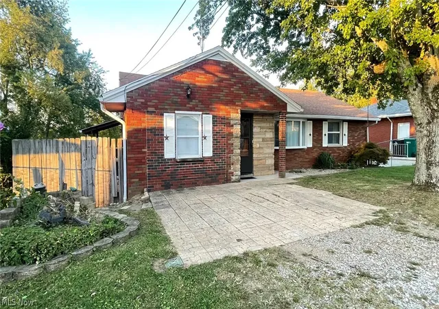 Photo 2 of Single family home for sale at 1901 15th Ave, Parkersburg, WV 26101 | MLS# 5240858 | Listing updated on 2026-08-30