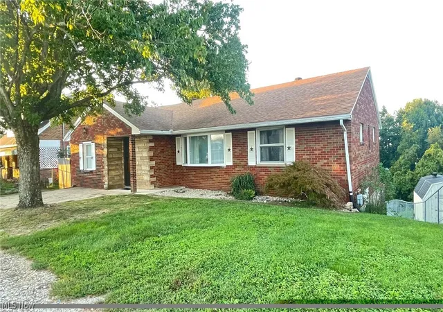 Photo 2 of Single family home for sale at 1901 15Th Ave, Parkersburg, WV 26101 | MLS# 5240858 | Listing updated on 2026-08-30