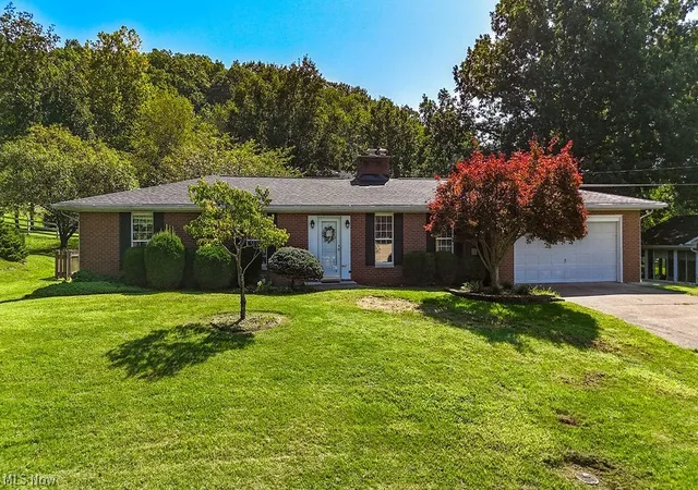 1st image of 942 Pine St, Belpre, OH 45714 | MLS# 5239359