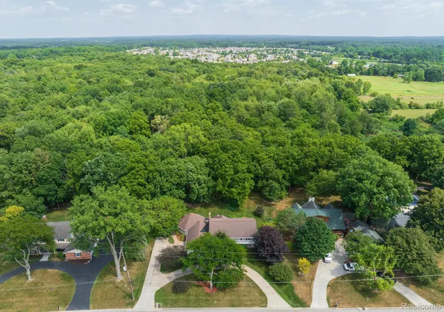 3rd image of 9705 Burning Tree Dr, Grand Blanc, MI 48439 | MLS# 20261058713